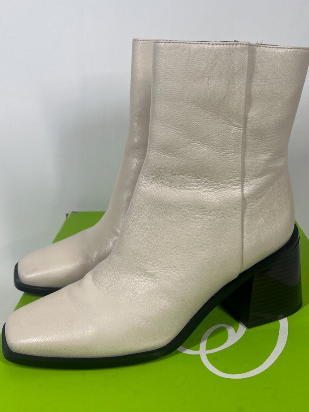 Worn Once SAM EDELMAN Winnie Women's Boots Ivory Leather Square Toe Sz. 9.5